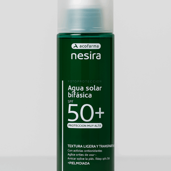 Nesira Agua Solar Bifásica SPF 50+ | Protección Refrescante de Doble Fase